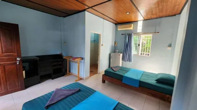 Twin Room with Shower — Sarin Guesthouse สาริน
